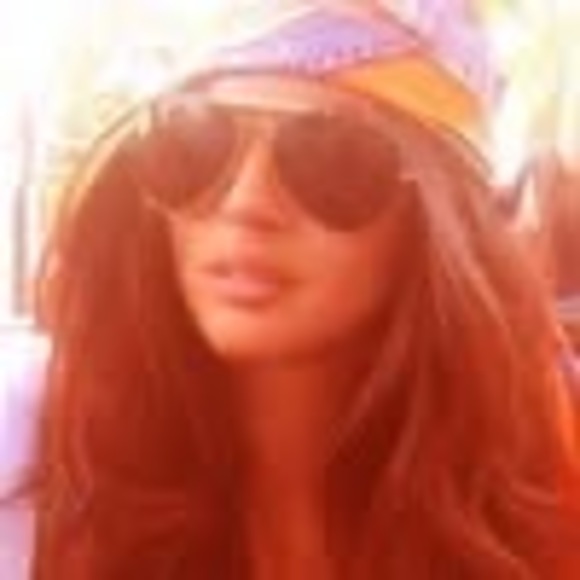 Meet your Posher, Celeste - Picture 1 of 1